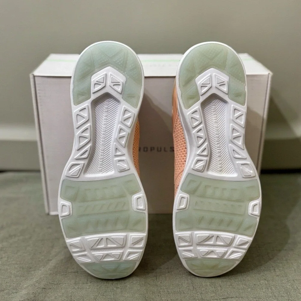 NIB -‎ APL Size 8 Men'sTechLoom Tracer Shoes – Blush/Beach/White